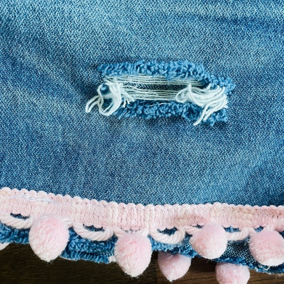 Wranglers cutoff shorts with embroidery & lace, Daisy Dukes, size 4-6 - Picture 4 of 7